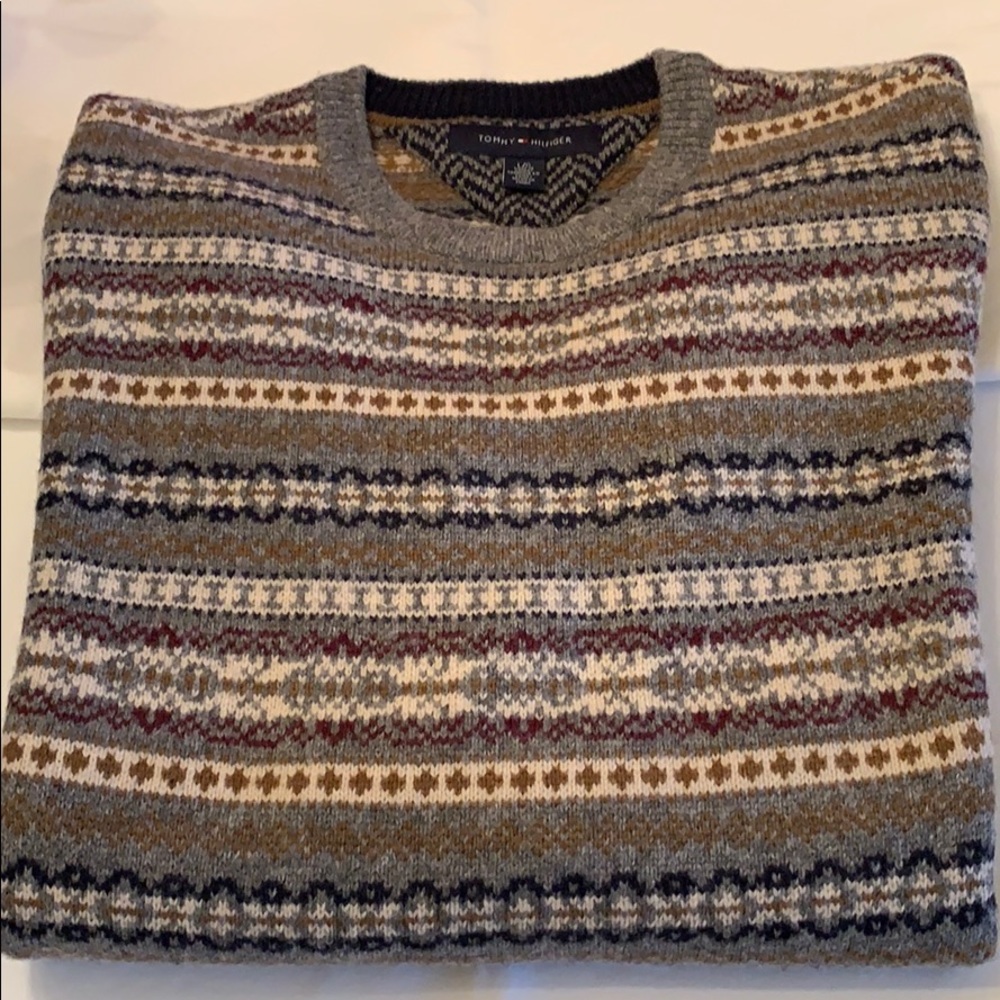 Tommy Hilfiger sweater. Grey pattern. Lg. Like new